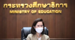ตรีนุช แจงไม่ต้องใช้ใบรับรองแพทย์กลับเข้าเรียน หลังติดโควิด 19