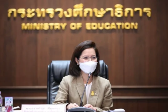 ตรีนุช แจงไม่ต้องใช้ใบรับรองแพทย์กลับเข้าเรียน หลังติดโควิด 19